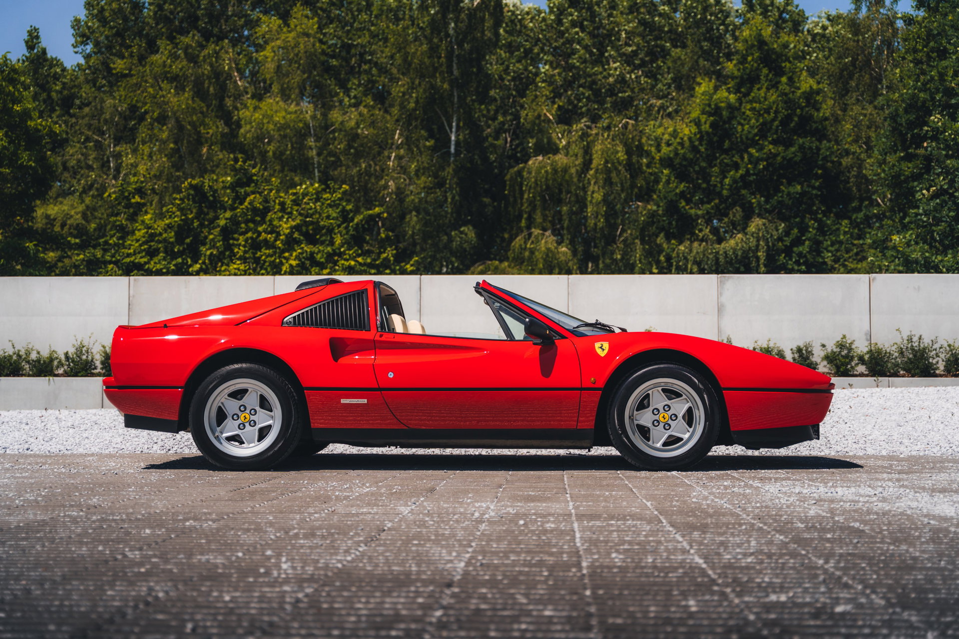 1986 Ferrari 328 - GTS / Rosso Corsa / Crema Leather, foto 5